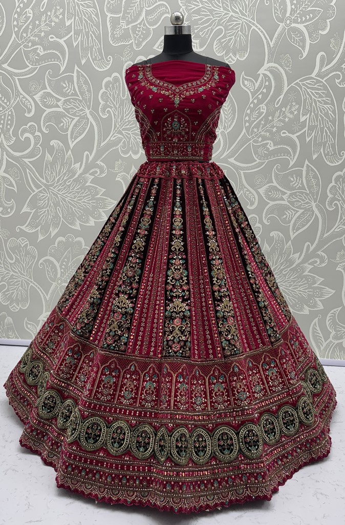 Very-Well Detailed Hand Mirror Crafted with Various Embroidery and Doubke dupatta combine Bridal Lehenga Choli